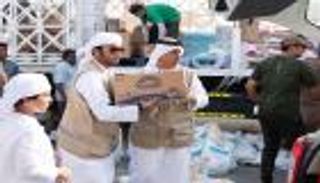 بالصور.. "زايد للأعمال الإنسانية" توزع المير الرمضاني في أبوظبي