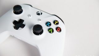 "إكس بوكس" سيكون مدعوماً بمتحدث ذكي