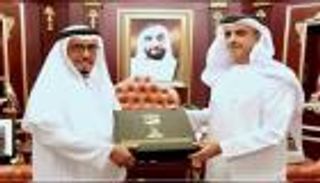 سيف بن زايد يتسلم كتاب "القوة الناعمة في الصفات القيادية لزايد"