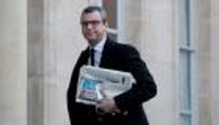 فتح تحقيق مع مدير مكتب ماكرون في "تضارب المصالح"