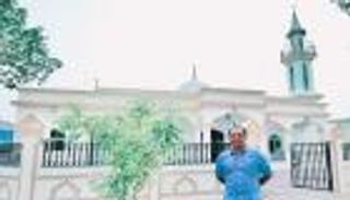 هندي مسيحي يبني مسجدا بالفجيرة..تعرف على الأسباب؟