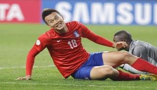 كيم شين-ووك مهاجم كوريا الجنوبية