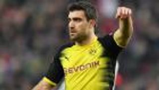 مدافع دورتموند رفض مانشستر يونايتد من أجل أرسنال