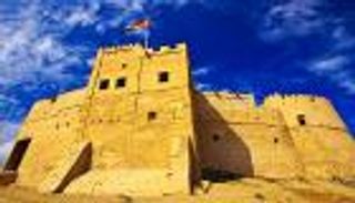 وفد روسي في جولة بالإمارات للترويج السياحي لإمارة الفجيرة