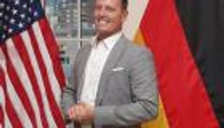 ألمانيا.. دعوات لطرد السفير الأمريكي صديق ترامب 