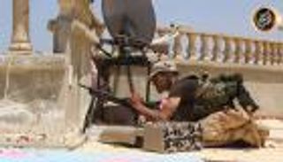 الجيش الليبي يلقي القبض علي عدد من الإرهابيين وسط درنة