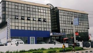 بيجو الفرنسية تبدأ تعليق نشاطها في إيران