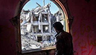 أحد مقاتلي سوريا الديمقراطية في الرقة