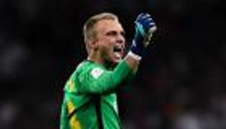 حارس برشلونة يعلق على اهتمام ليفربول وأرسنال بضمه