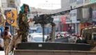  مسلحون يستهدفون دورية انتشار أمني في تعز وإصابة 3 جنود