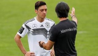 أوزيل يغيب عن ألمانيا أمام السعودية