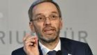 النمسا تقرر طرد 60 إماما ممولين من تركيا