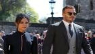 بيكهام وزوجته يتبرعان بملابس الزفاف الملكي لضحايا تفجيرات مانشستر 