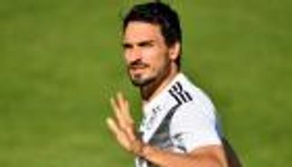 مدرب ألمانيا السابق ينتقد تعالي هوملز على الصغار