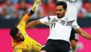 لوف ينتقد جماهير ألمانيا بسبب أوزيل وجوندوجان