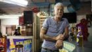 انتحار الطاهي الأمريكي الشهير أنطونيو بوردان.. وترامب وأوباما ينعيانه