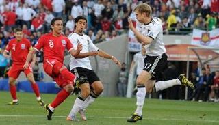 فرانك لامبارد يسجل هدفا صحيحا تم إلغاؤه ضد ألمانيا