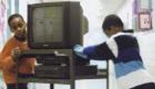 بالصور.. كيف كانت حياة مواليد التسعينيات معقدة في غياب التكنولوجيا؟