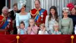 13 صورة.. ظهور ميجان لأول مرة بشرفة قصر بيكنجهام