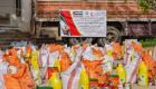 الهلال الأحمر الإماراتي يوزع سلالا رمضانية في"الديس الشرقية" باليمن