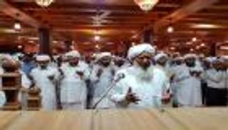 بالصور.. آلاف الهنود يقرأون الفاتحة على روح الشيخ زايد في كيرالا