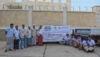 وجبات إفطار من الهلال الأحمر الإماراتي في الديس الشرقية باليمن