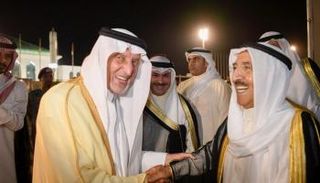 أمير الكويت يصل إلى السعودية 