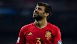 فيديو.. إصابة بيكيه في تدريبات إسبانيا 