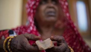 التوسيم بقطعة ساخنة من الحديد أو القماش