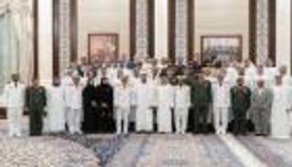 بالصور.. محمد بن زايد يستقبل ولي عهد أم القيوين وأبناء وذوي الشهداء