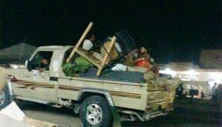 عناصر مليشيا الحوثي تهرب من الحديدة