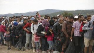 المفوضية الأوروبية تقترح زيادة موازنة أزمة المهاجرين 3 أضعاف