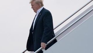 الرئيس الأمريكي يعود من قمة سنغافورة