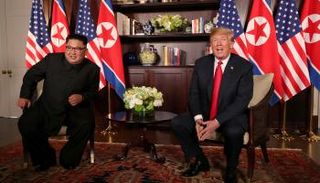 الرئيس الأمريكي دونالد ترامب وزعيم كوريا الشمالية كيم جونج أون