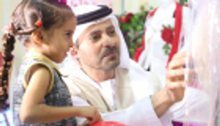 الهلال الأحمر الإماراتي يطلق مشروعه الخيري لتوزيع كسوة العيد بحضرموت