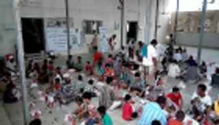 الهلال الأحمر الإماراتي يقيم مأدبة إفطار  بمدينة شقرة اليمنية