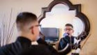 بالصور.. ورم نادر يمنع طفلا أمريكيا الابتسام 10 سنوات.. ما السبب؟