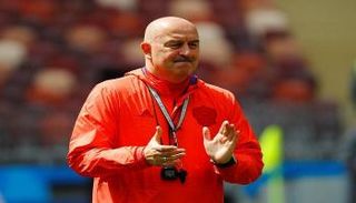 ستانيسلاف تشيرتشيسوف المدير الفني لروسيا