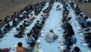 الهلال الأحمر الإماراتي ينظم مأدبتي إفطار في أبين والضالع