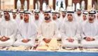 محمد بن راشد يؤدي صلاة عيد الفطر بمسجد زعبيل في دبي