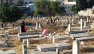 عيد أهالي شهداء وجرحى غزة.. رحلة بين شواهد القبور و المستشفيات