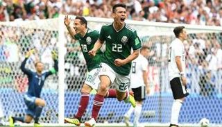 لوزانو يحتفل بهدفه في شباك ألمانيا