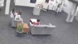 بالفيديو.. لهو طفل أمريكي يغرم والدته 132 ألف دولار