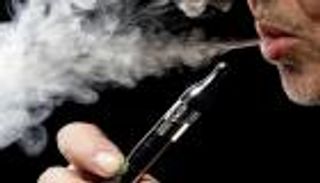 احترس.. السجائر الإلكترونية تصيب بأمراض خطيرة