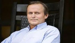 الروائي الأمريكي الأكثر مبيعا 