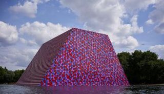 بحديقة هابد بارك في لندن 