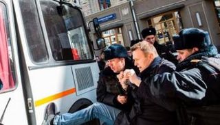 نافالني خلال القبض عليه - أرشيفية