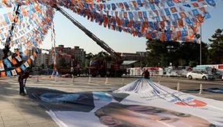 أردوغان يدعو الأتراك لتحويل مدخراتهم إلى الليرة