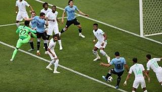 لحظة تسجيل هدف المباراة الوحيد