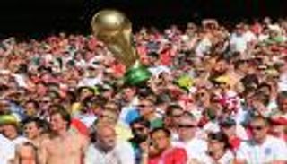 جماهير مونديال روسيا يطلقون حملة نظافة في الملاعب